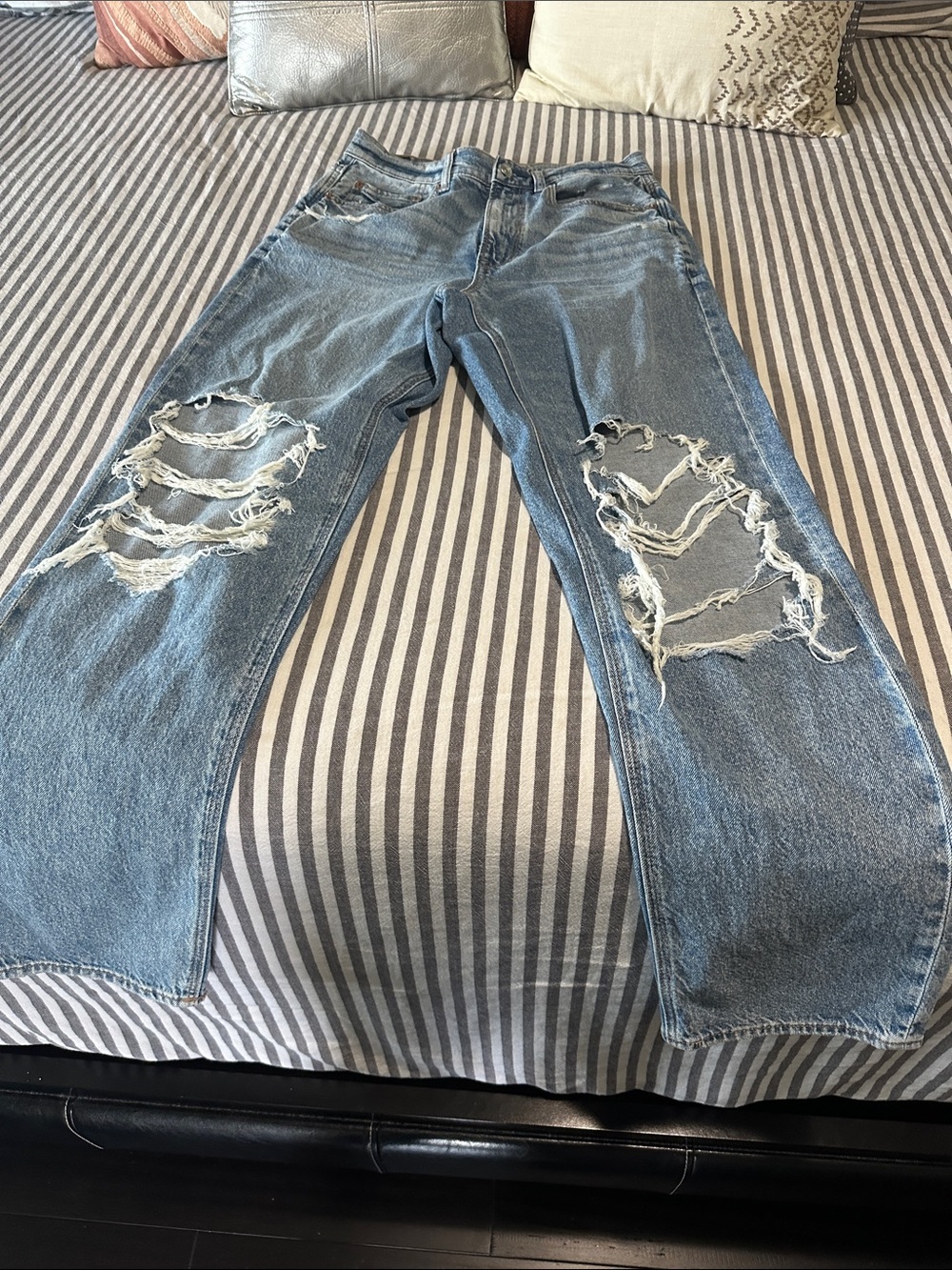 American Eagle Outfitters Light Blue Distressed Straight Leg Jeans